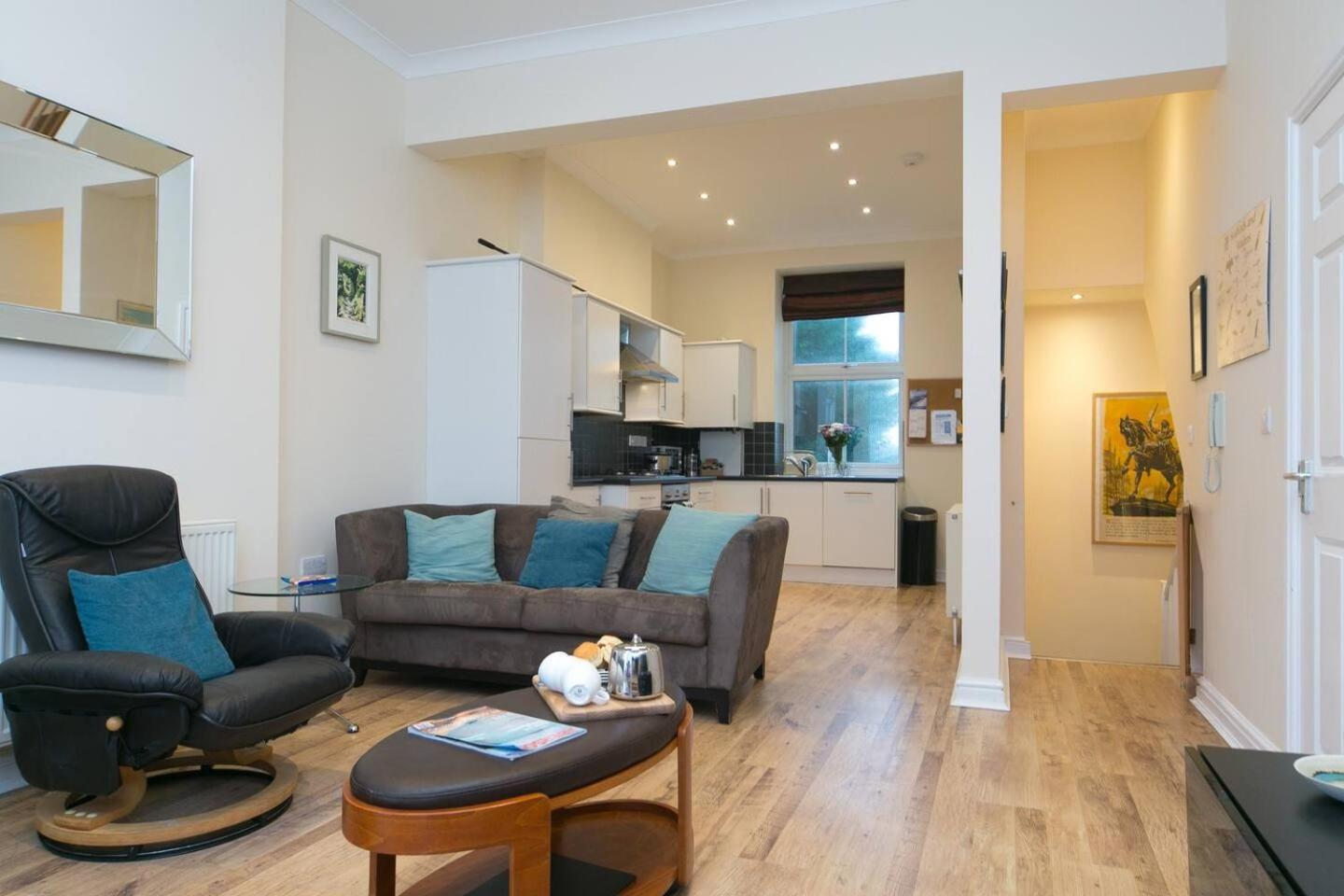 Pass The Keys Hafan Stylish 2 Bedroom Sea View Apartment Pwllheli Exterior foto