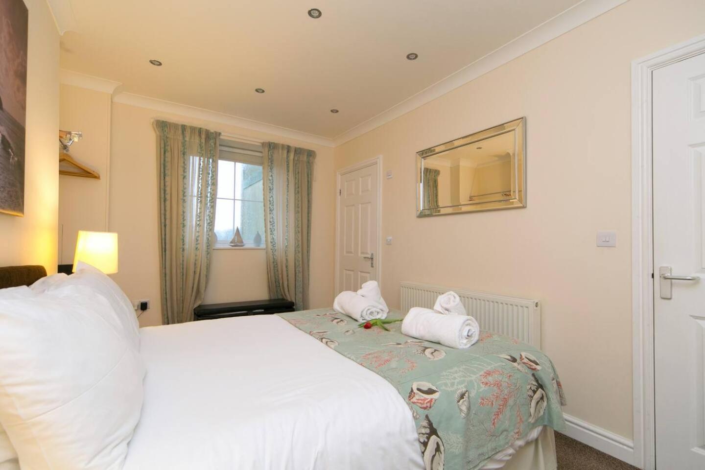 Pass The Keys Hafan Stylish 2 Bedroom Sea View Apartment Pwllheli Exterior foto