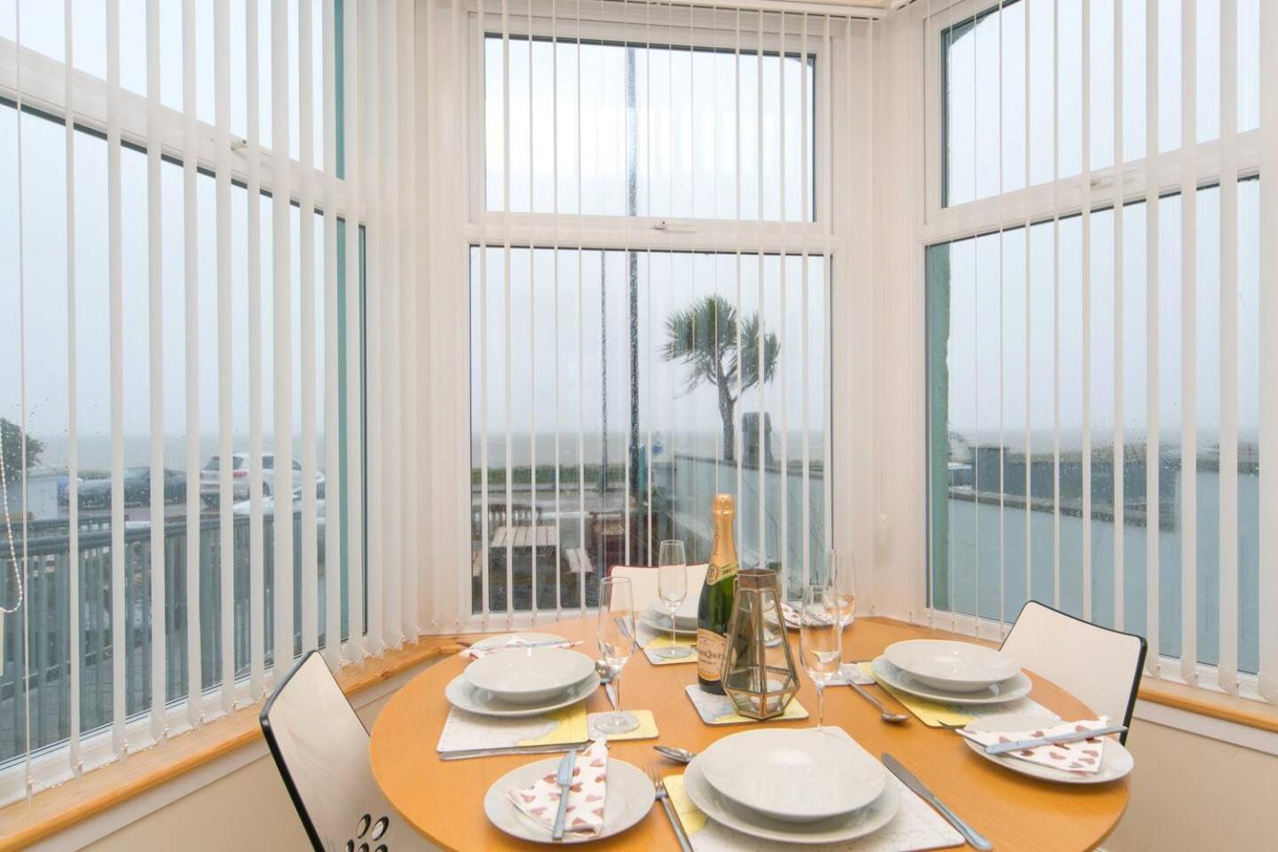 Pass The Keys Hafan Stylish 2 Bedroom Sea View Apartment Pwllheli Exterior foto