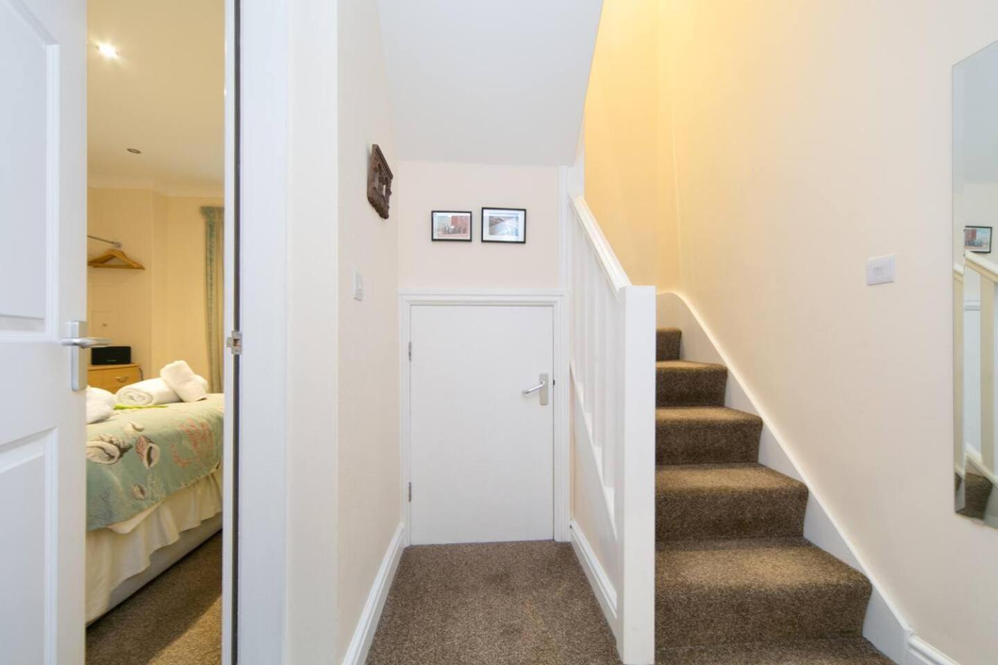 Pass The Keys Hafan Stylish 2 Bedroom Sea View Apartment Pwllheli Exterior foto
