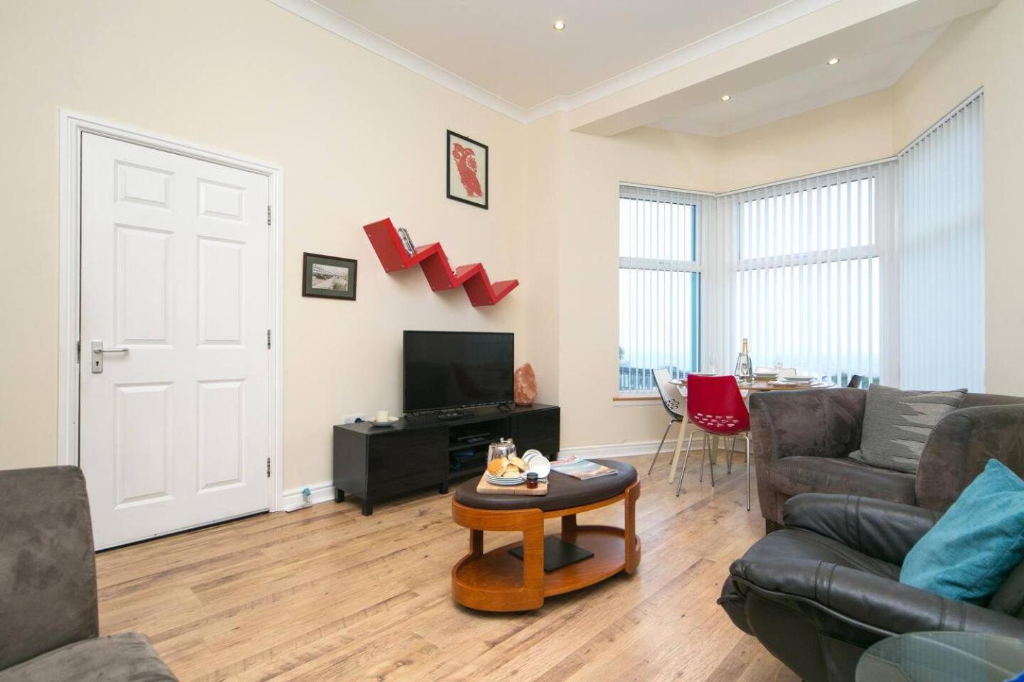 Pass The Keys Hafan Stylish 2 Bedroom Sea View Apartment Pwllheli Exterior foto